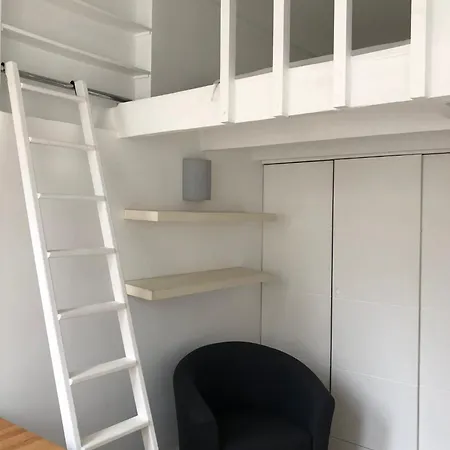 Charmante Dans Le Marais